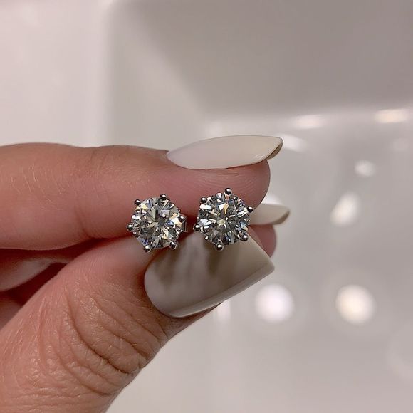 6 prong 2 ct Diamond stud earrings! - Picture 3 of 13
